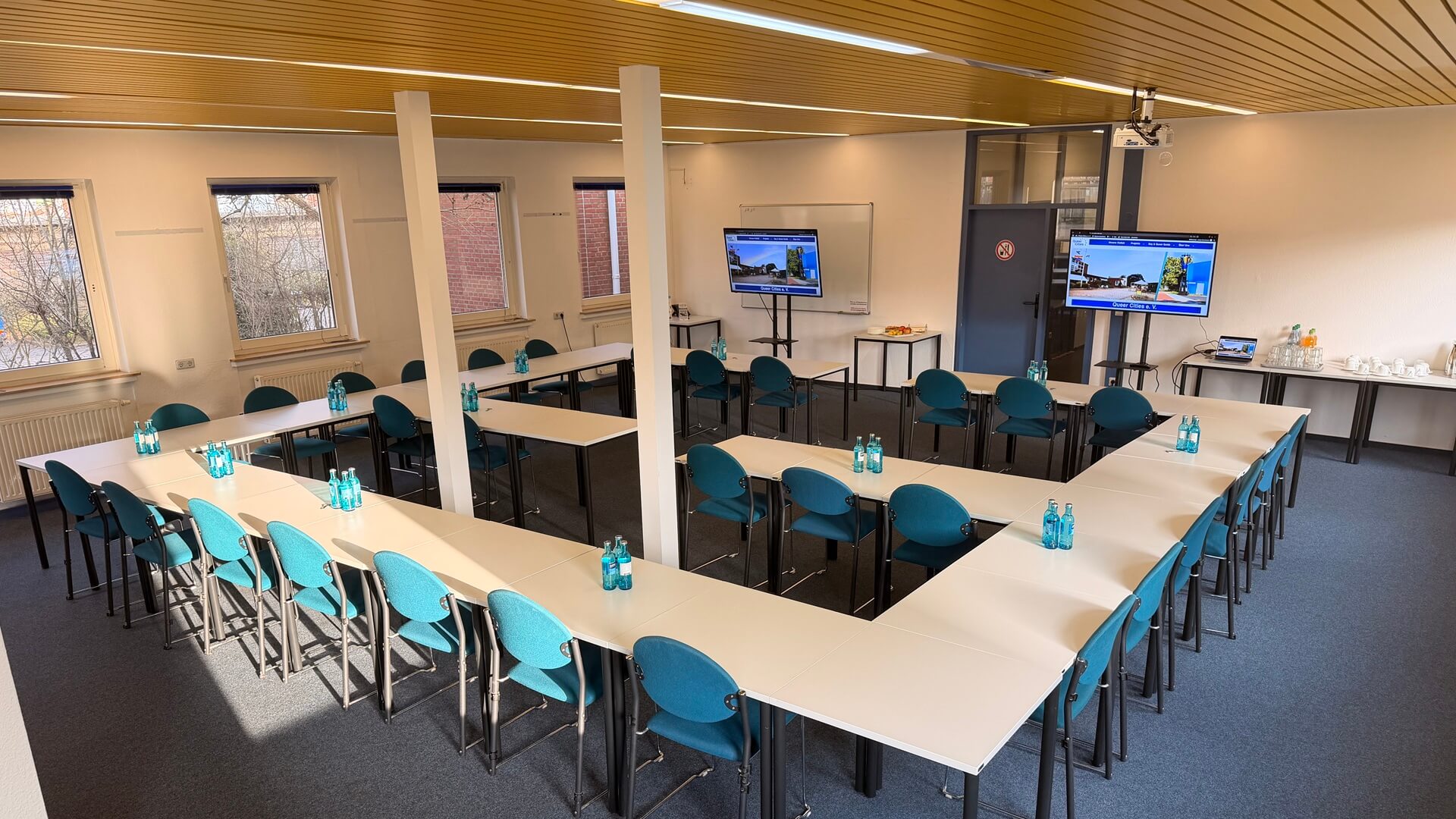 Tagungsraum Konferenzraum Klein mit Parkplatz